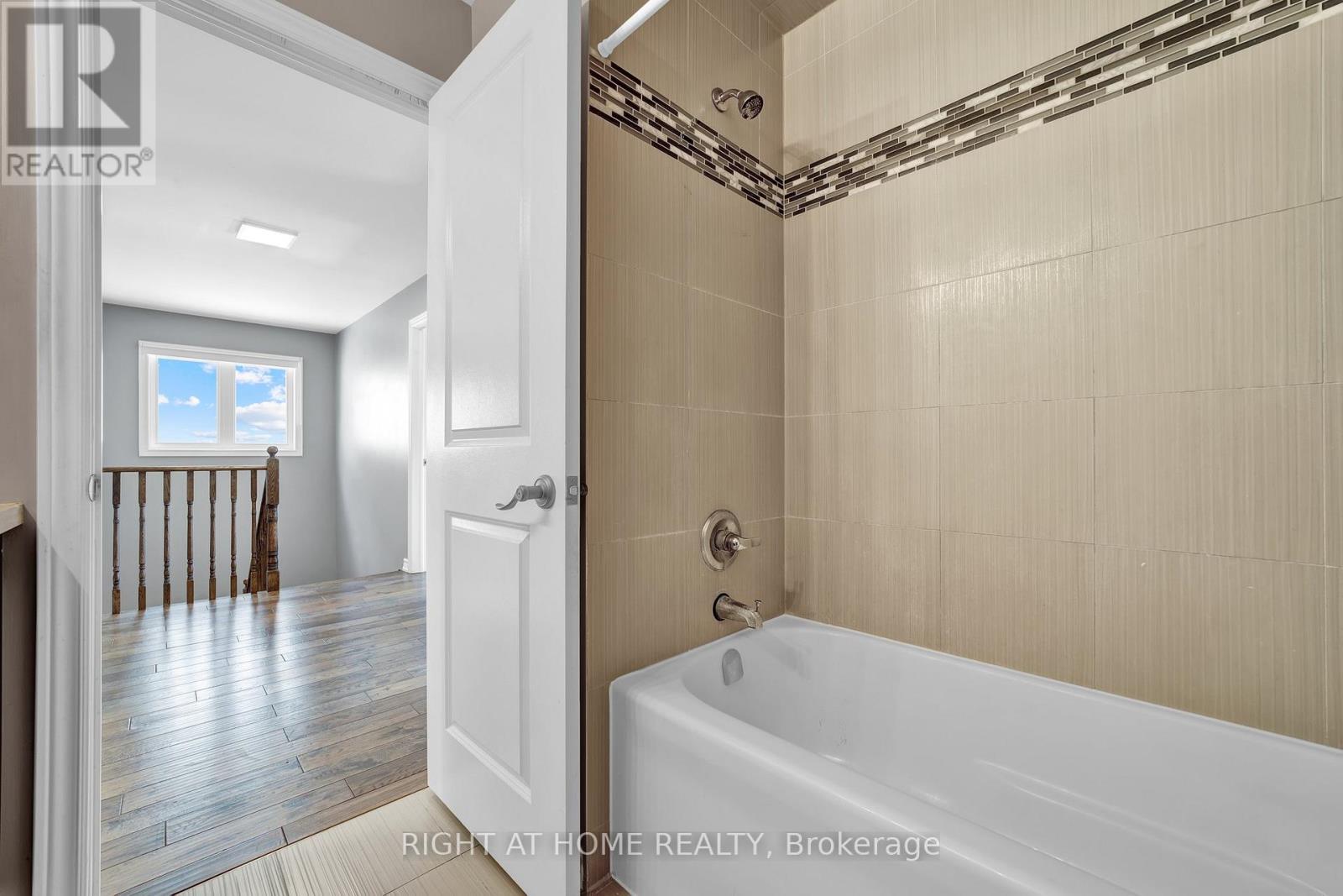 40 Ridge Gate Crescent, East Gwillimbury, Ontario  L0G 1M0 - Photo 28 - N12810312