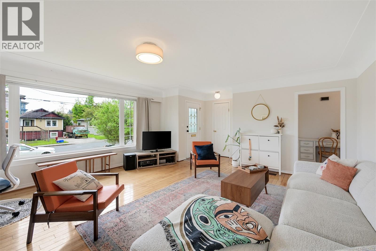 1452 Westall Ave, Victoria, British Columbia  V8T 2G5 - Photo 6 - 1033615