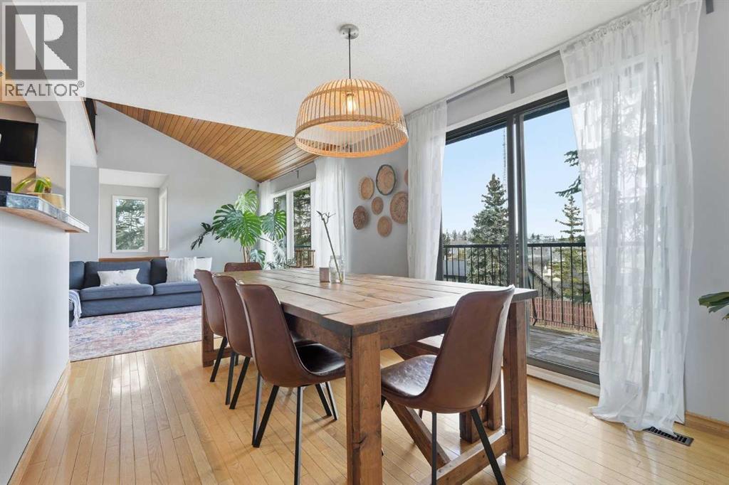 39 Coach Manor Terrace Sw, Calgary, Alberta  T3H 1C9 - Photo 7 - A2306773