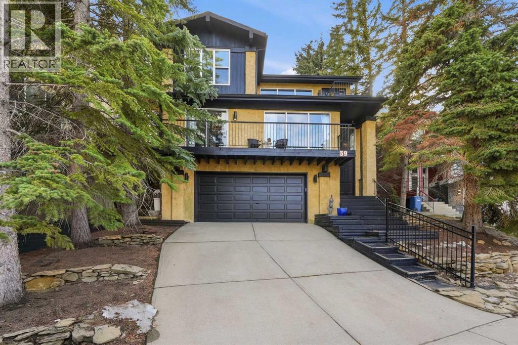 39 Coach Manor Terrace Sw, Calgary, Alberta  T3H 1C9 - Photo 1 - A2306773