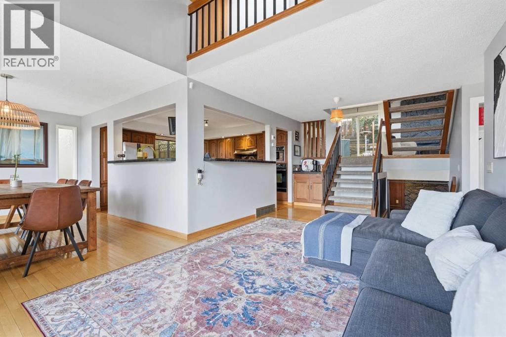 39 Coach Manor Terrace Sw, Calgary, Alberta  T3H 1C9 - Photo 5 - A2306773