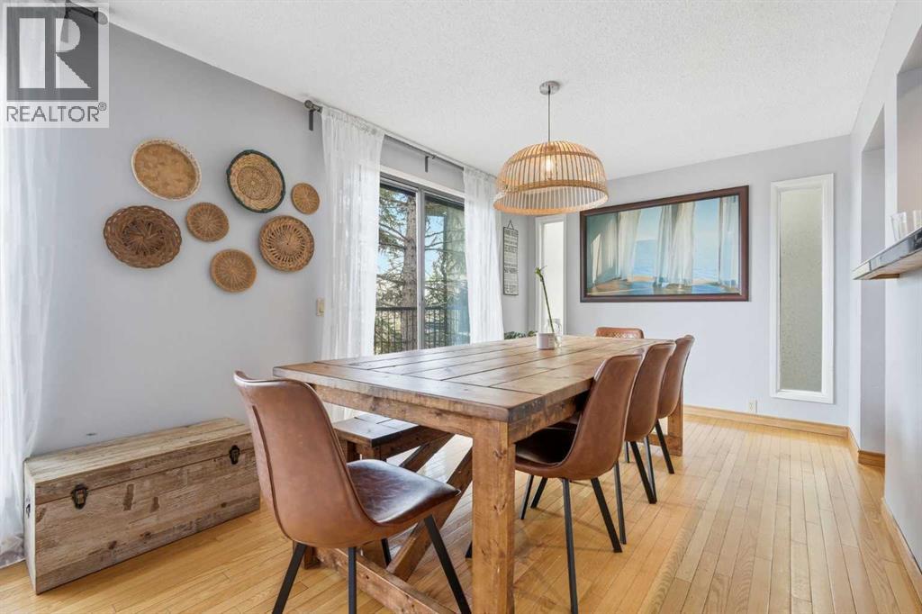 39 Coach Manor Terrace Sw, Calgary, Alberta  T3H 1C9 - Photo 6 - A2306773