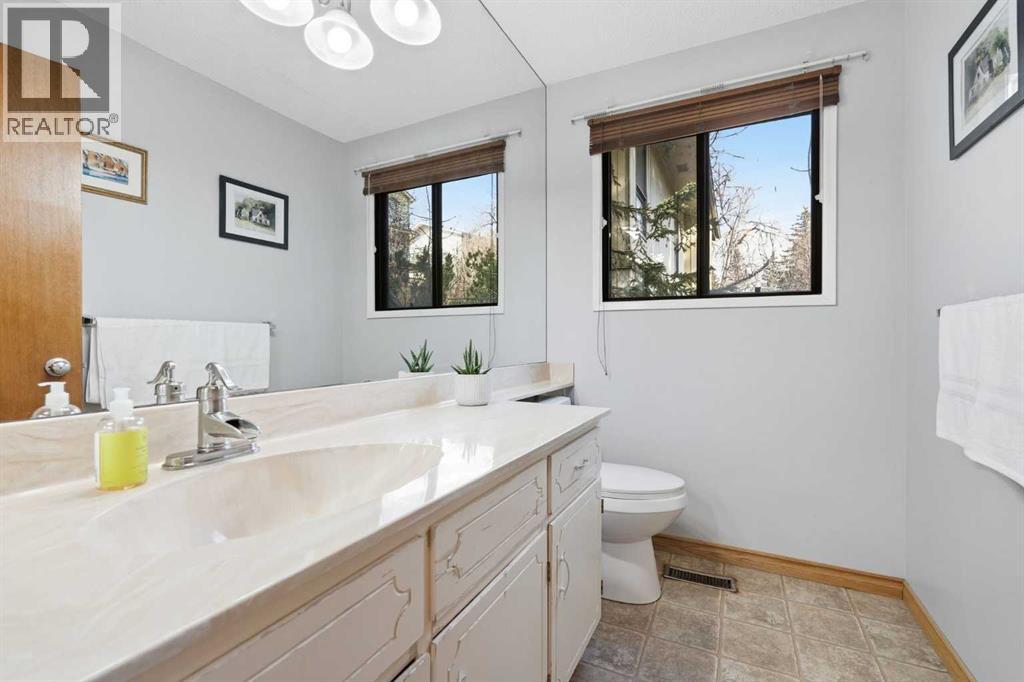 39 Coach Manor Terrace Sw, Calgary, Alberta  T3H 1C9 - Photo 15 - A2306773