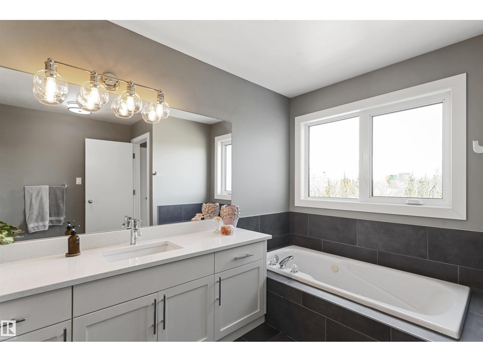 8103a 95a St Nw, Edmonton, Alberta  T6C 3Y1 - Photo 40 - E4485031