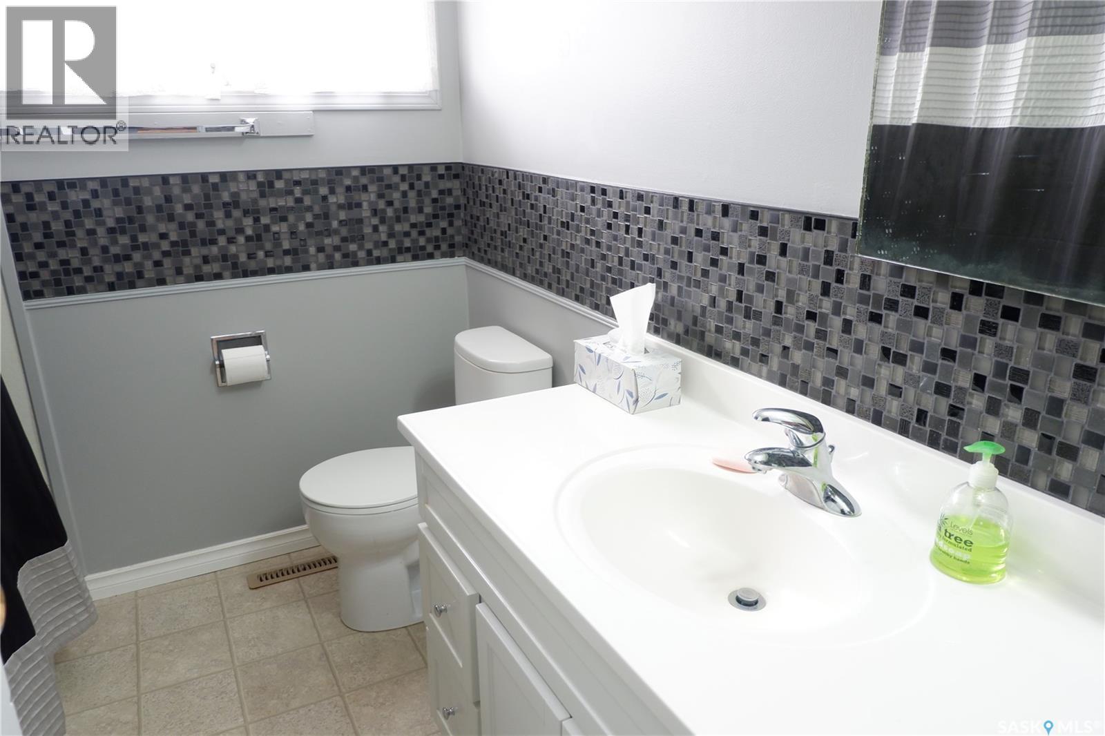 116 Empire Place, Assiniboia, Saskatchewan  S0H 0B0 - Photo 13 - SK034519