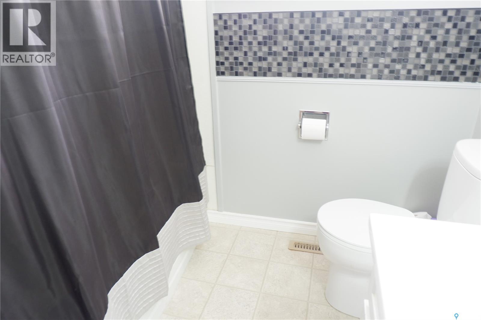 116 Empire Place, Assiniboia, Saskatchewan  S0H 0B0 - Photo 14 - SK034519