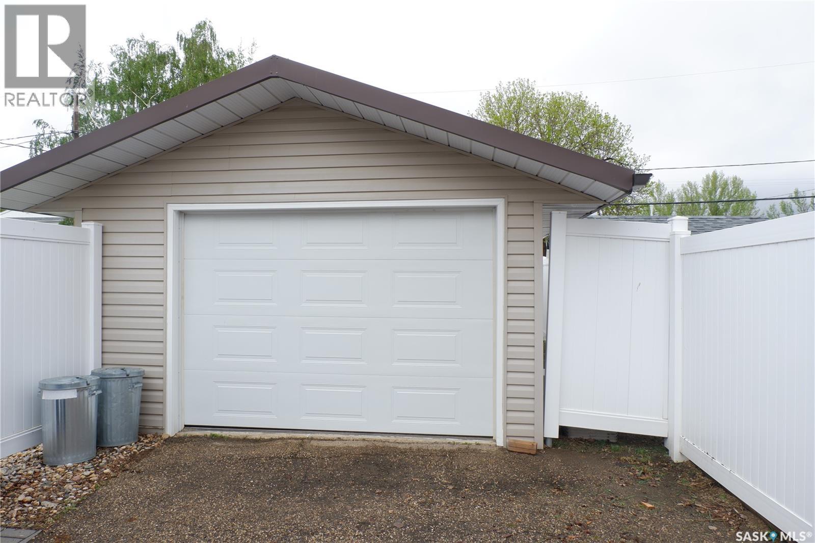 116 Empire Place, Assiniboia, Saskatchewan  S0H 0B0 - Photo 2 - SK034519