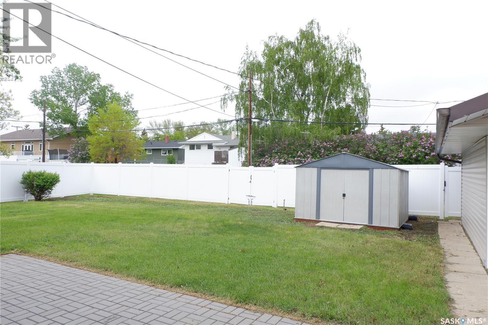 116 Empire Place, Assiniboia, Saskatchewan  S0H 0B0 - Photo 3 - SK034519