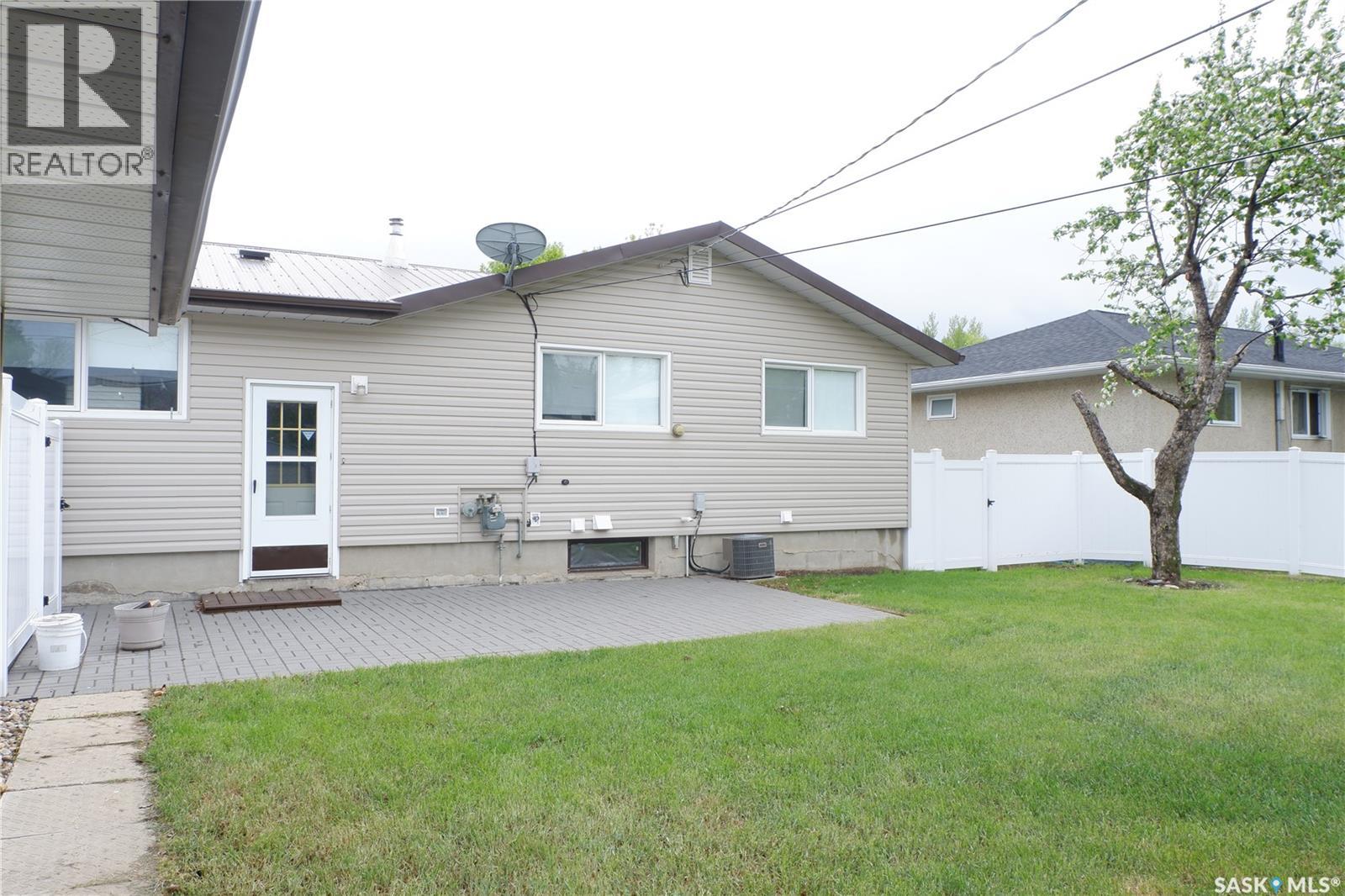 116 Empire Place, Assiniboia, Saskatchewan  S0H 0B0 - Photo 5 - SK034519