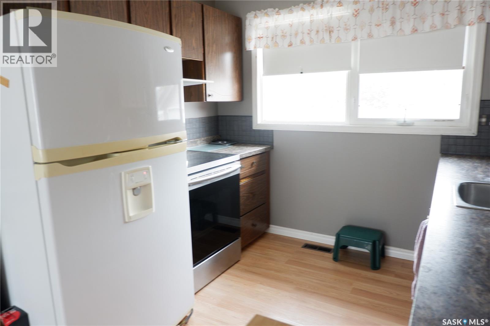 116 Empire Place, Assiniboia, Saskatchewan  S0H 0B0 - Photo 6 - SK034519