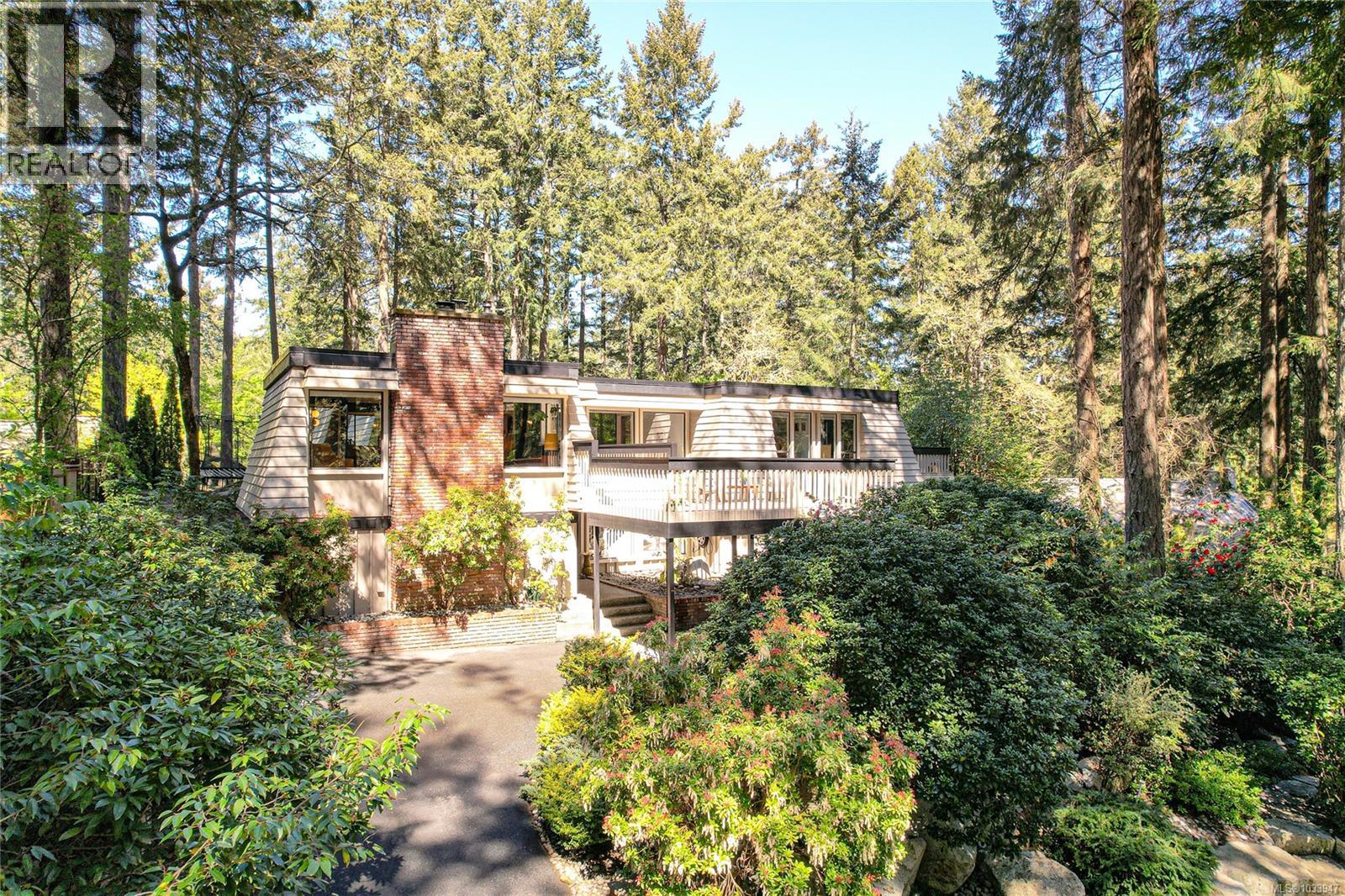 973 Shadywood Dr, Saanich, British Columbia