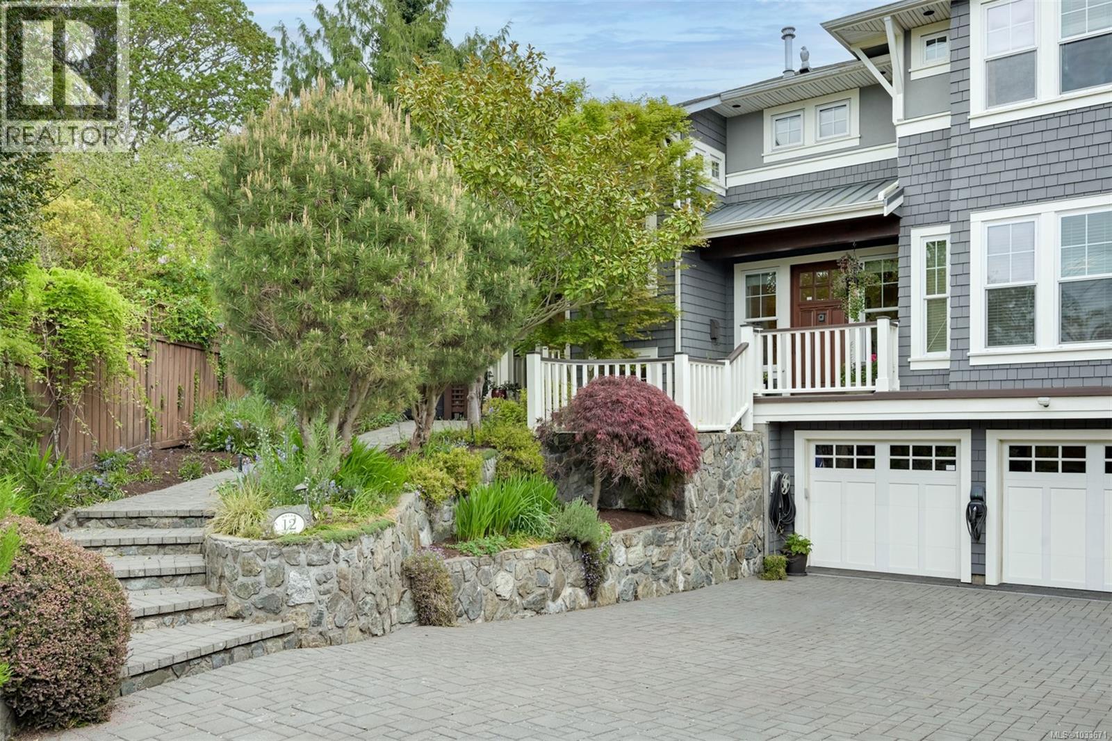 12 Briar Pl, Victoria, British Columbia  V8S 3J5 - Photo 2 - 1033671
