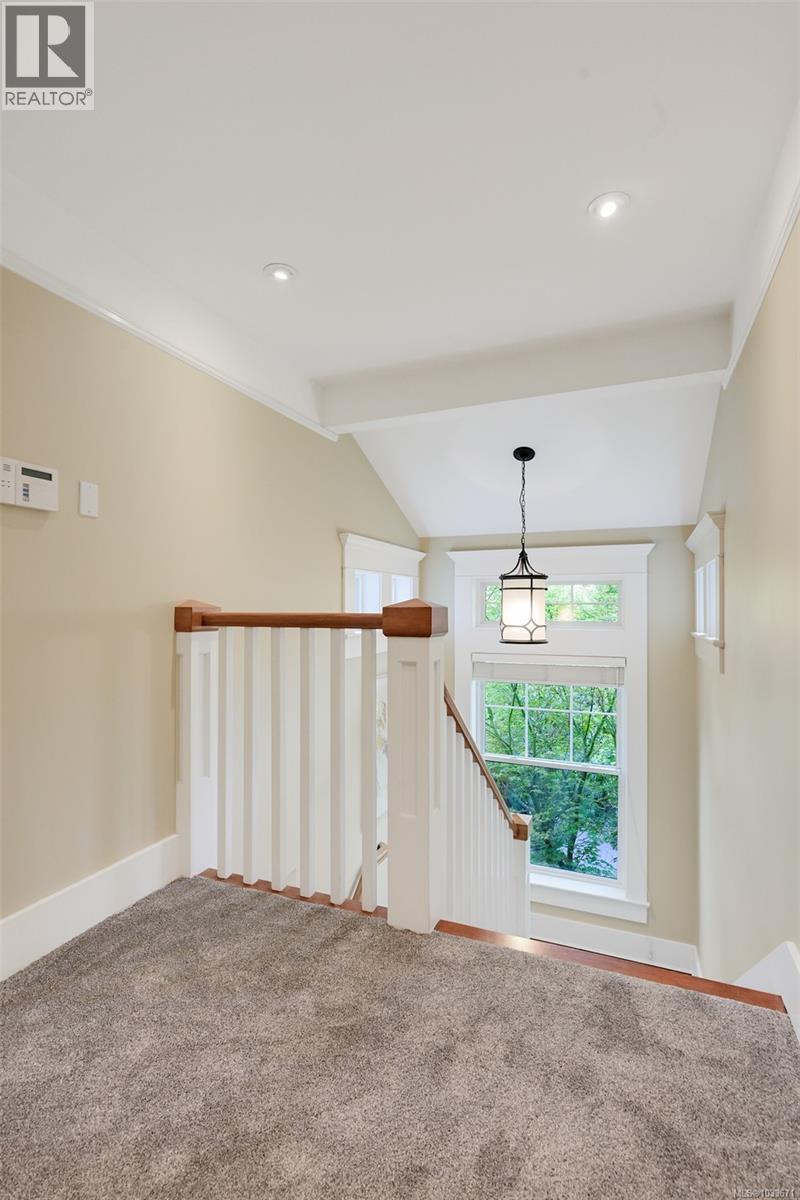 12 Briar Pl, Victoria, British Columbia  V8S 3J5 - Photo 33 - 1033671