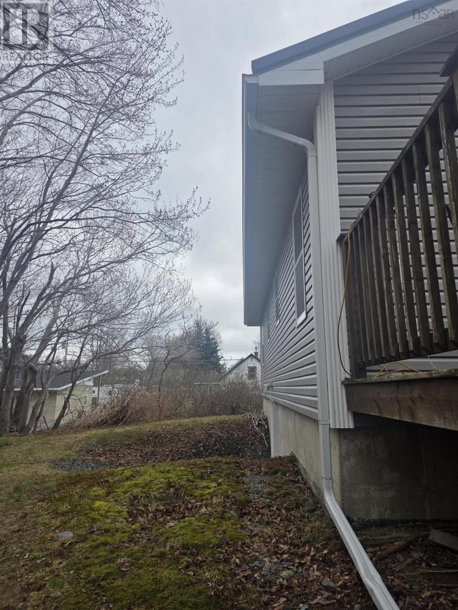 14 Lawrence Street, Liverpool, Nova Scotia  B0T 1K0 - Photo 3 - 202609050