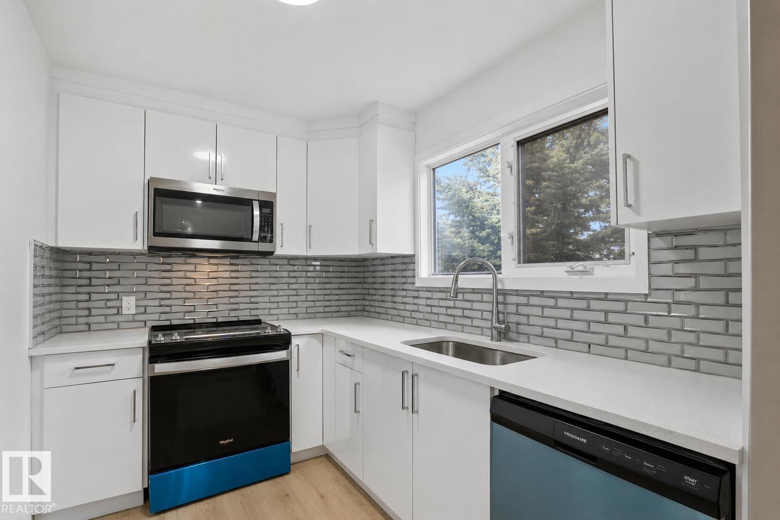 1566 Lakewood Road W Nw, Edmonton, Alberta  T6K 2V9 - Photo 5 - E4485037