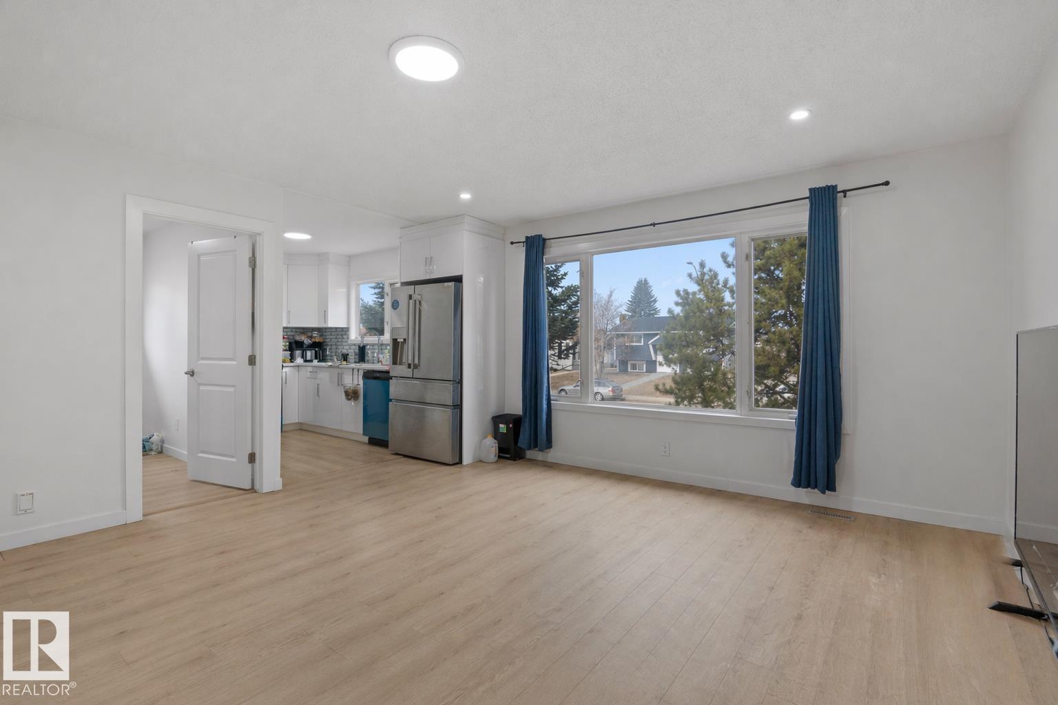 1566 Lakewood Road W Nw, Edmonton, Alberta  T6K 2V9 - Photo 8 - E4485037