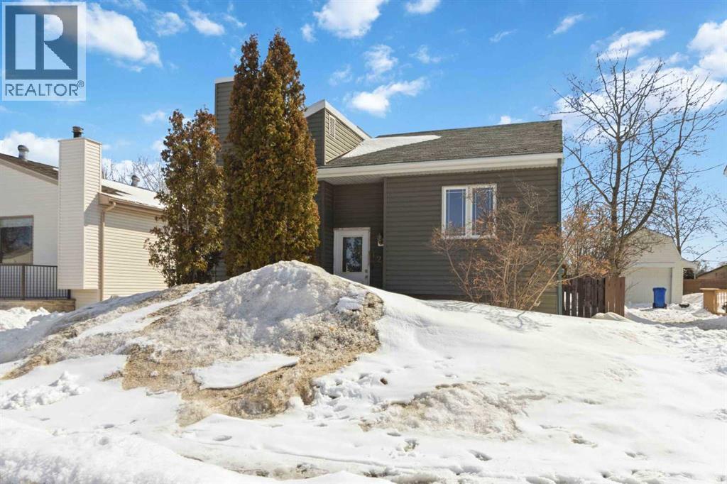 125 Brooks Place, Fort Mcmurray, Alberta  T9K 2E8 - Photo 2 - A2305915