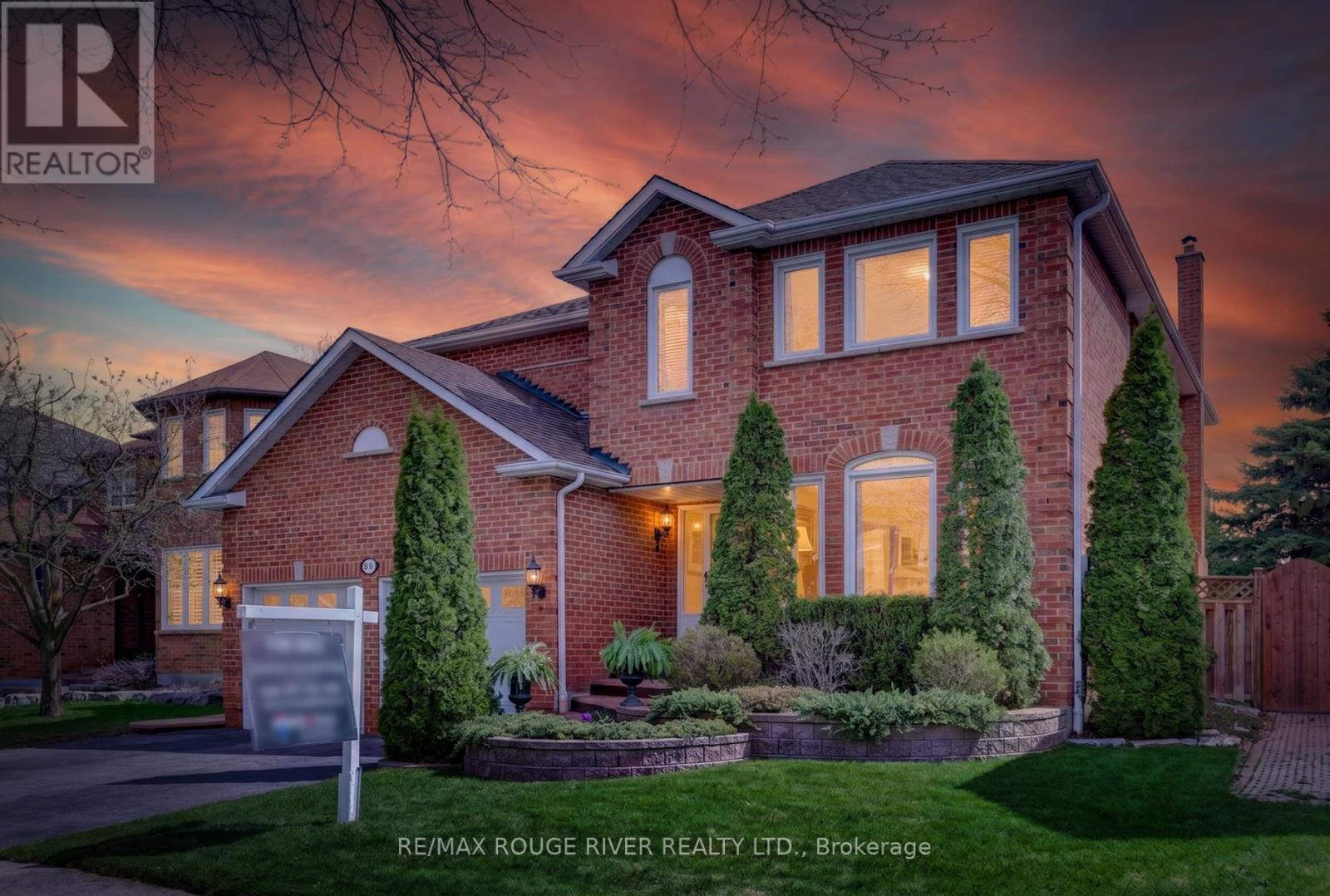84 SILVERBIRCH PLACE, Whitby, Ontario