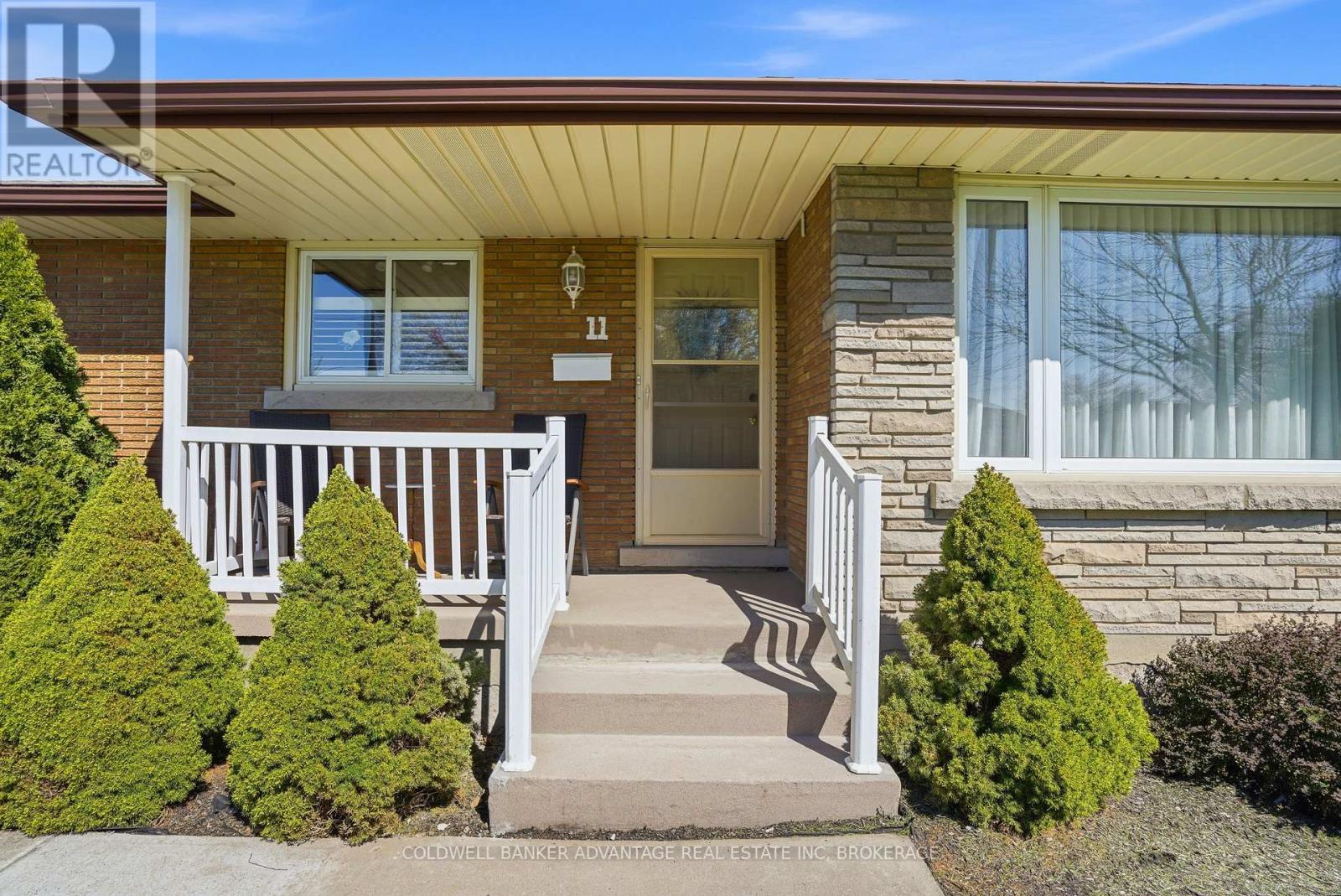 11 Empress Avenue, Welland, Ontario  L3B 1K6 - Photo 3 - X13066056