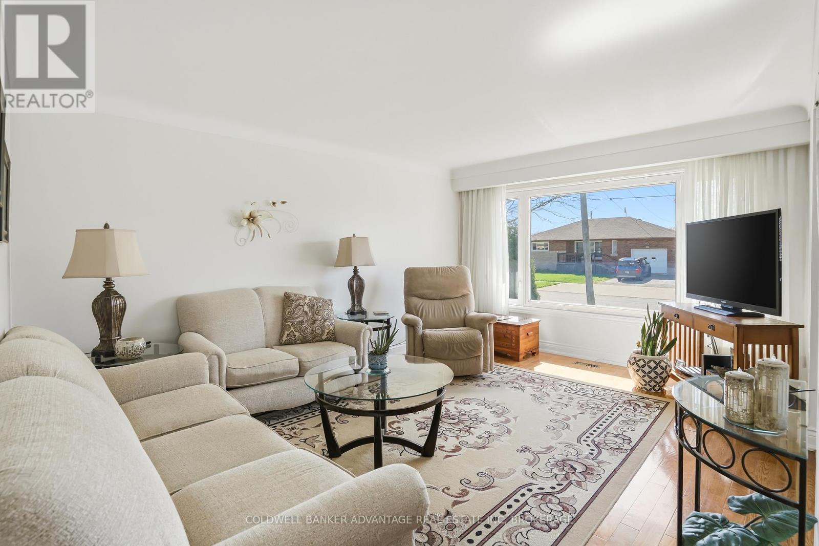 11 Empress Avenue, Welland, Ontario  L3B 1K6 - Photo 5 - X13066056