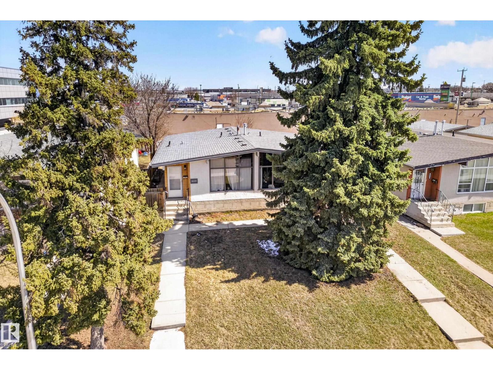 6027 6029 105 St Nw, Edmonton, Alberta  T6H 2N3 - Photo 3 - E4485038