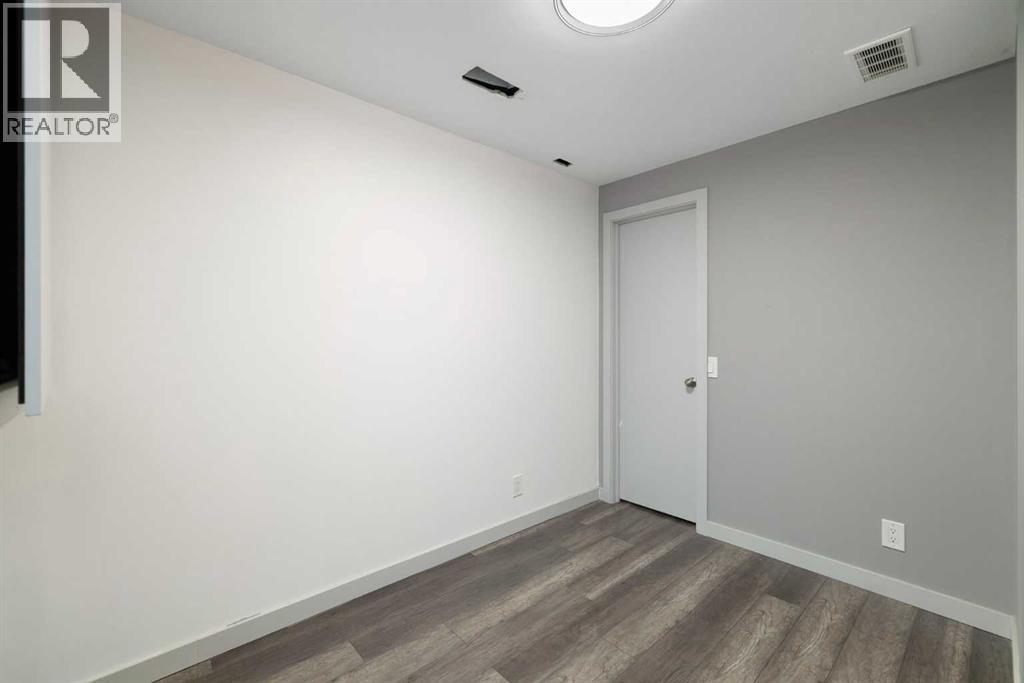 9 Elgin Mews SE, Calgary, Alberta  T2Z 4J9 - Photo 30 - A2294539