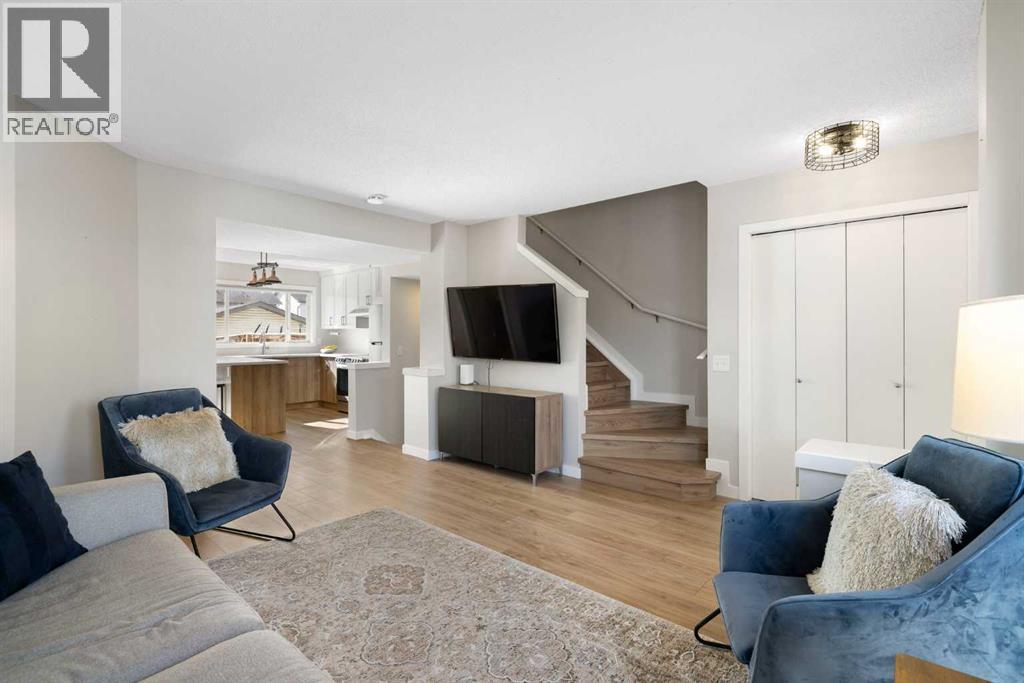 9 Elgin Mews SE, Calgary, Alberta  T2Z 4J9 - Photo 9 - A2294539