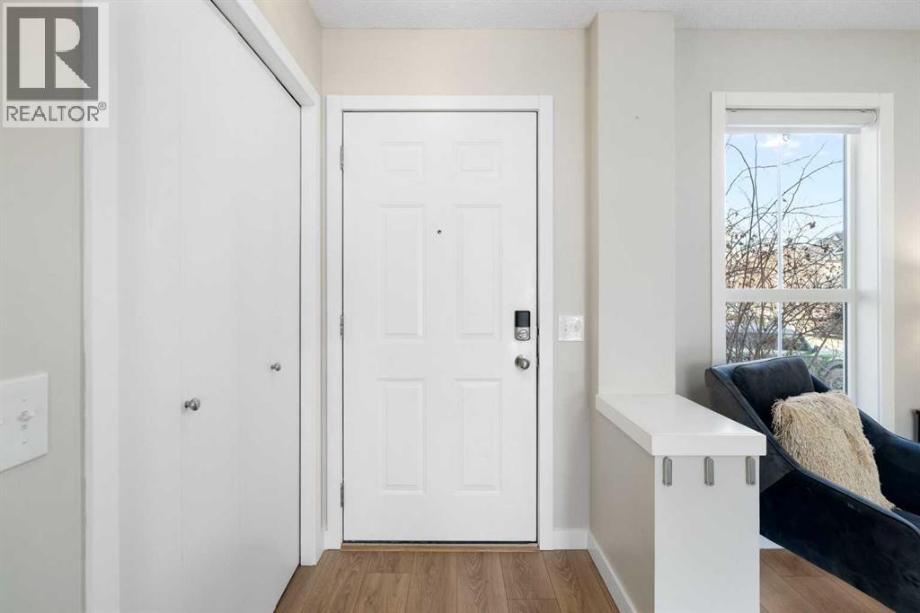 9 Elgin Mews SE, Calgary, Alberta  T2Z 4J9 - Photo 3 - A2294539