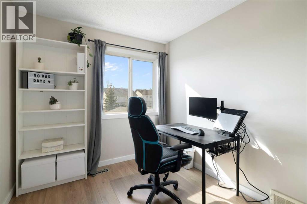 9 Elgin Mews SE, Calgary, Alberta  T2Z 4J9 - Photo 24 - A2294539
