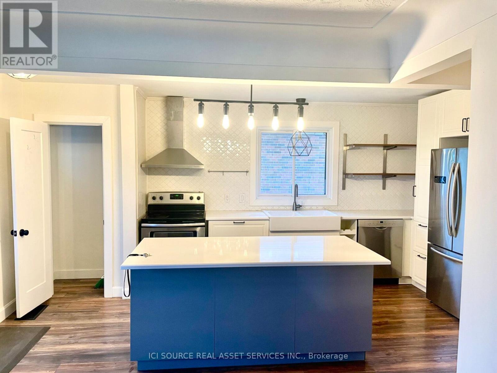 Main Fl - 374 East 16th Street, Hamilton, Ontario  L9A 4K3 - Photo 3 - X13028448