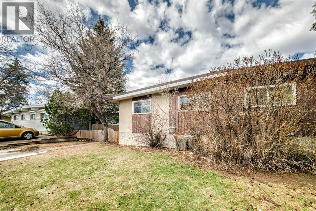 921 Mckinnon Drive Ne, Calgary, Alberta  T2E 7B5 - Photo 2 - A2303810