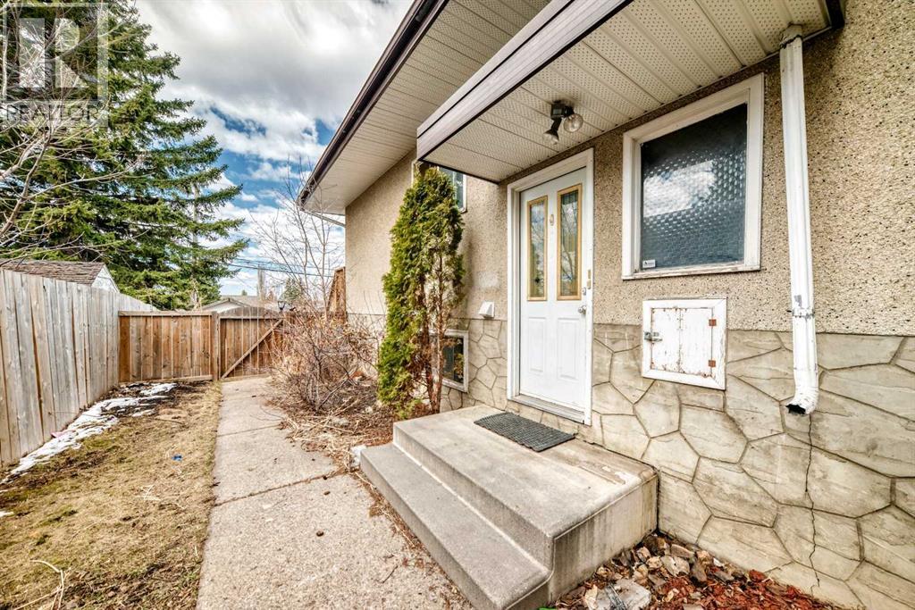 921 Mckinnon Drive Ne, Calgary, Alberta  T2E 7B5 - Photo 4 - A2303810