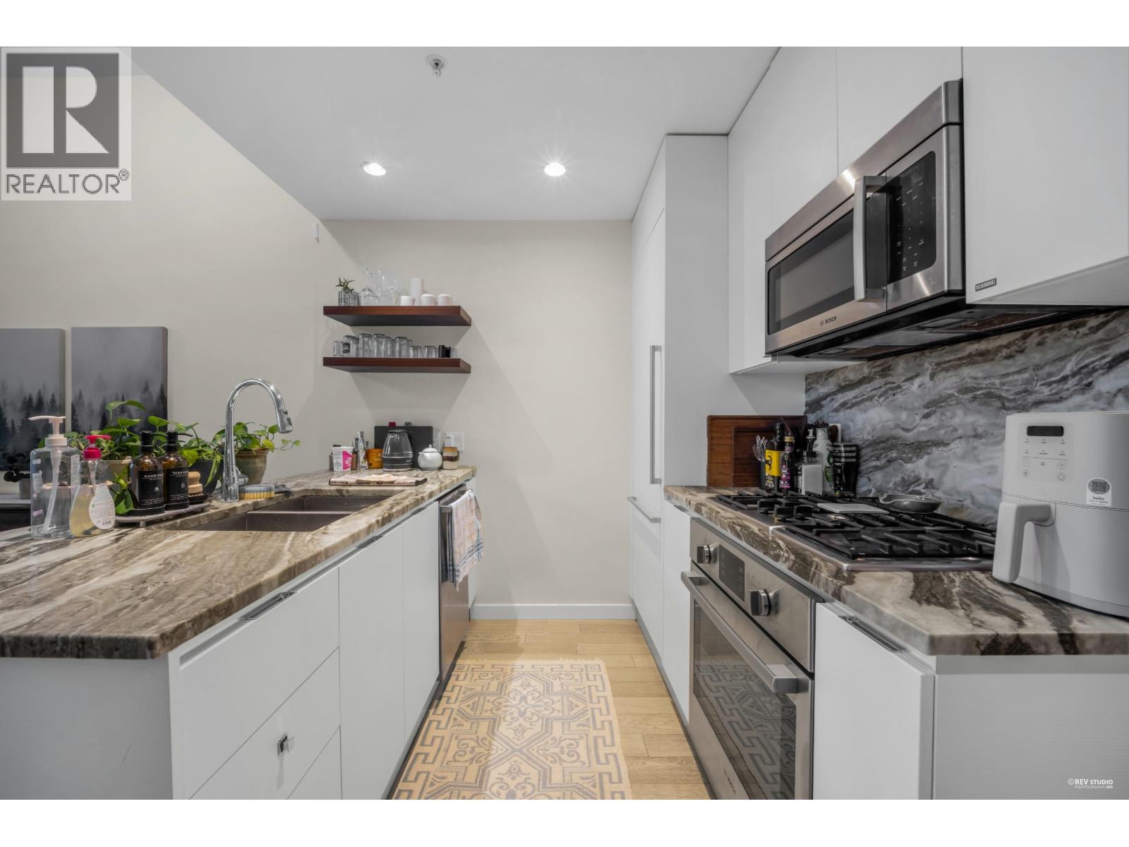 2063 W 10th Avenue, Vancouver, British Columbia  V6J 0H1 - Photo 3 - R3113485