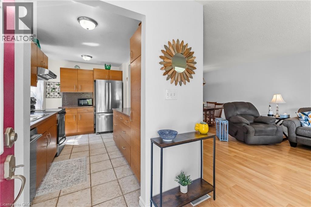 33 Stanmary Drive, St. Catharines, Ontario  L2N 5T6 - Photo 4 - 40825826