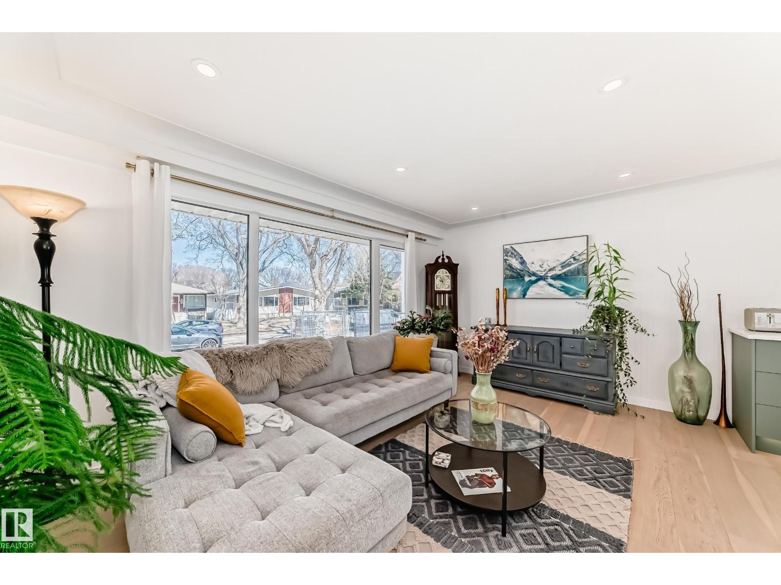 9323 70 Av Nw, Edmonton, Alberta  T6E 0T8 - Photo 3 - E4485049