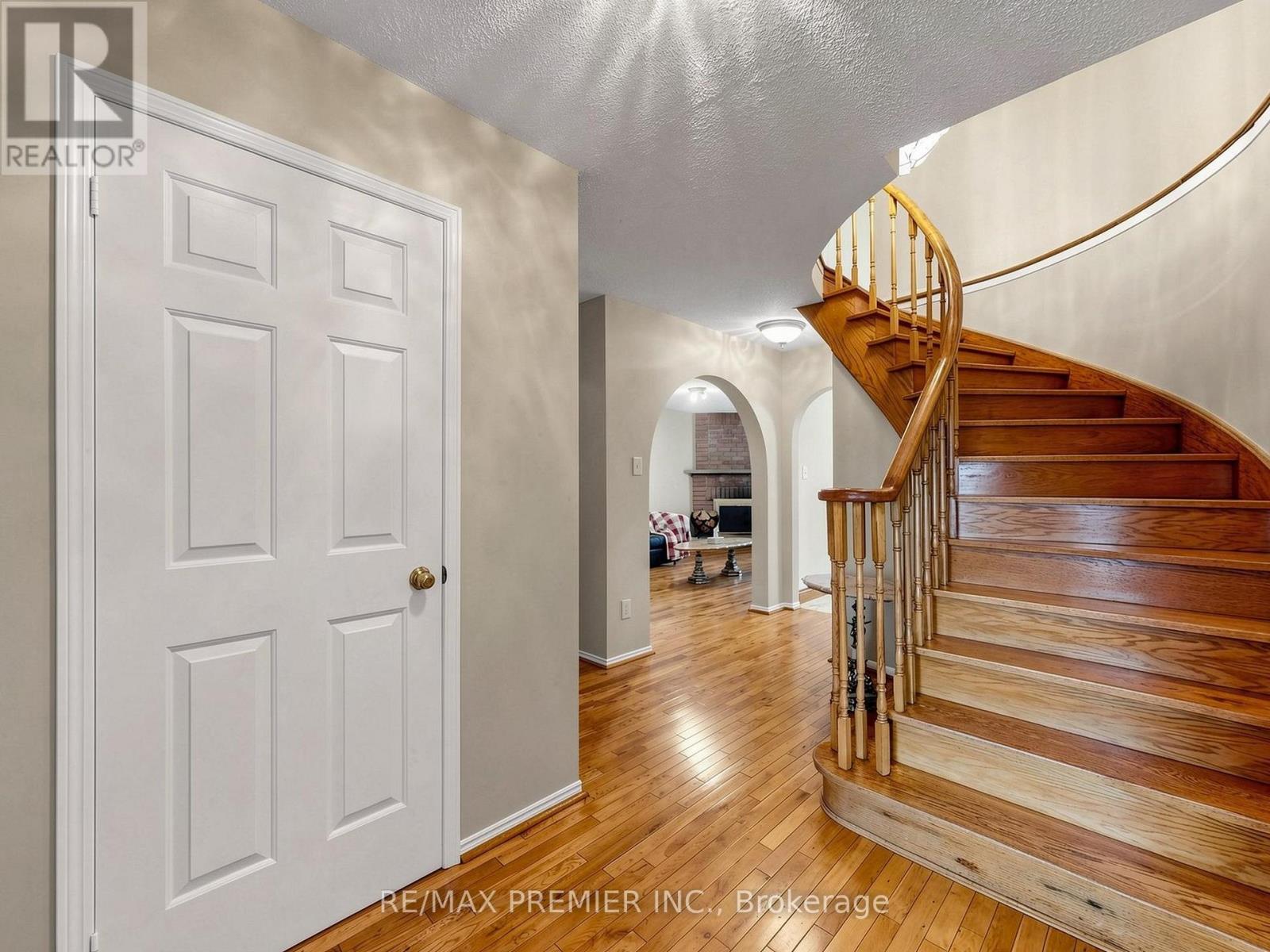 4579 Guildwood Way, Mississauga, Ontario  L5R 1Z2 - Photo 15 - W13062286