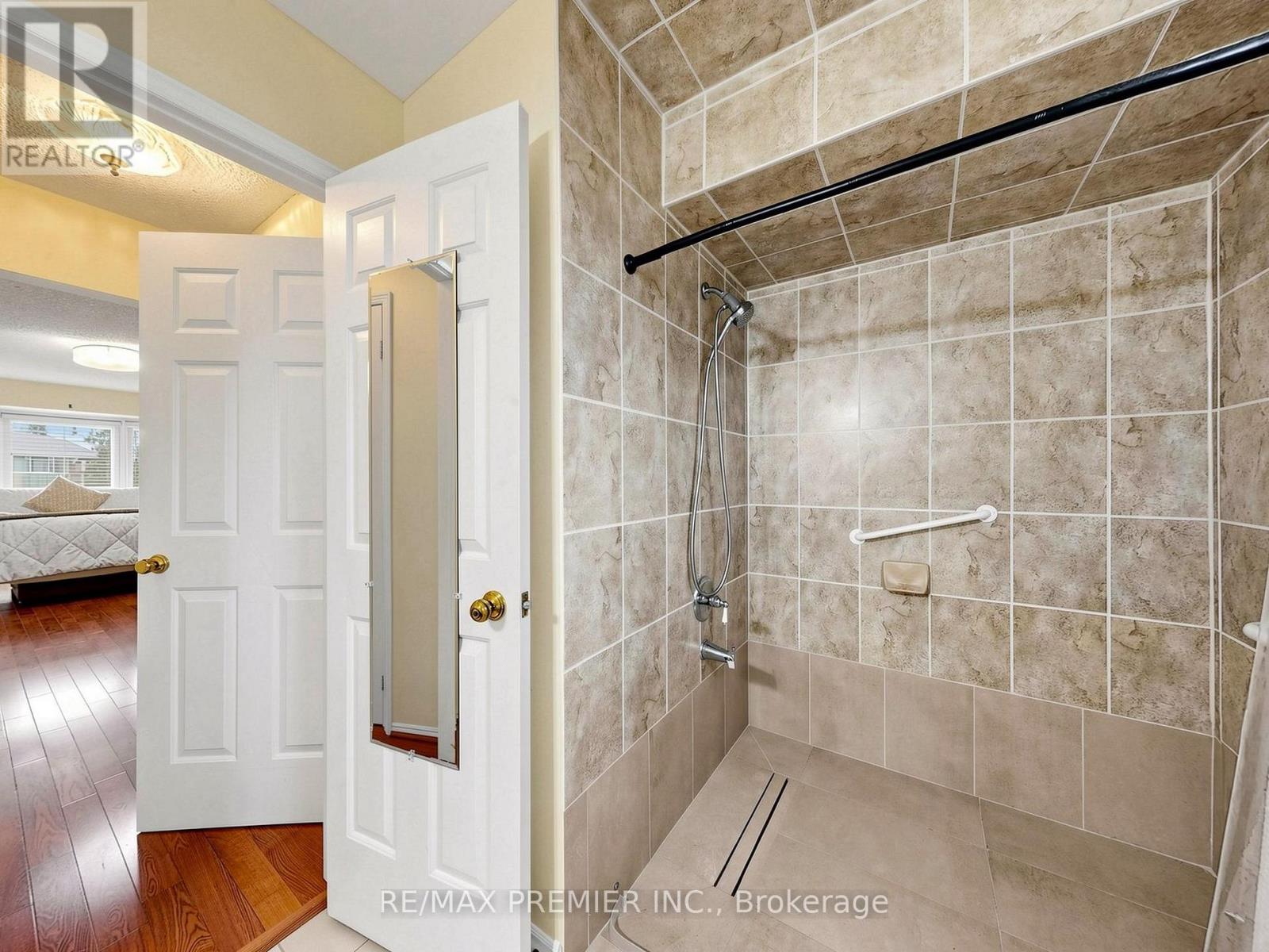 4579 Guildwood Way, Mississauga, Ontario  L5R 1Z2 - Photo 21 - W13062286