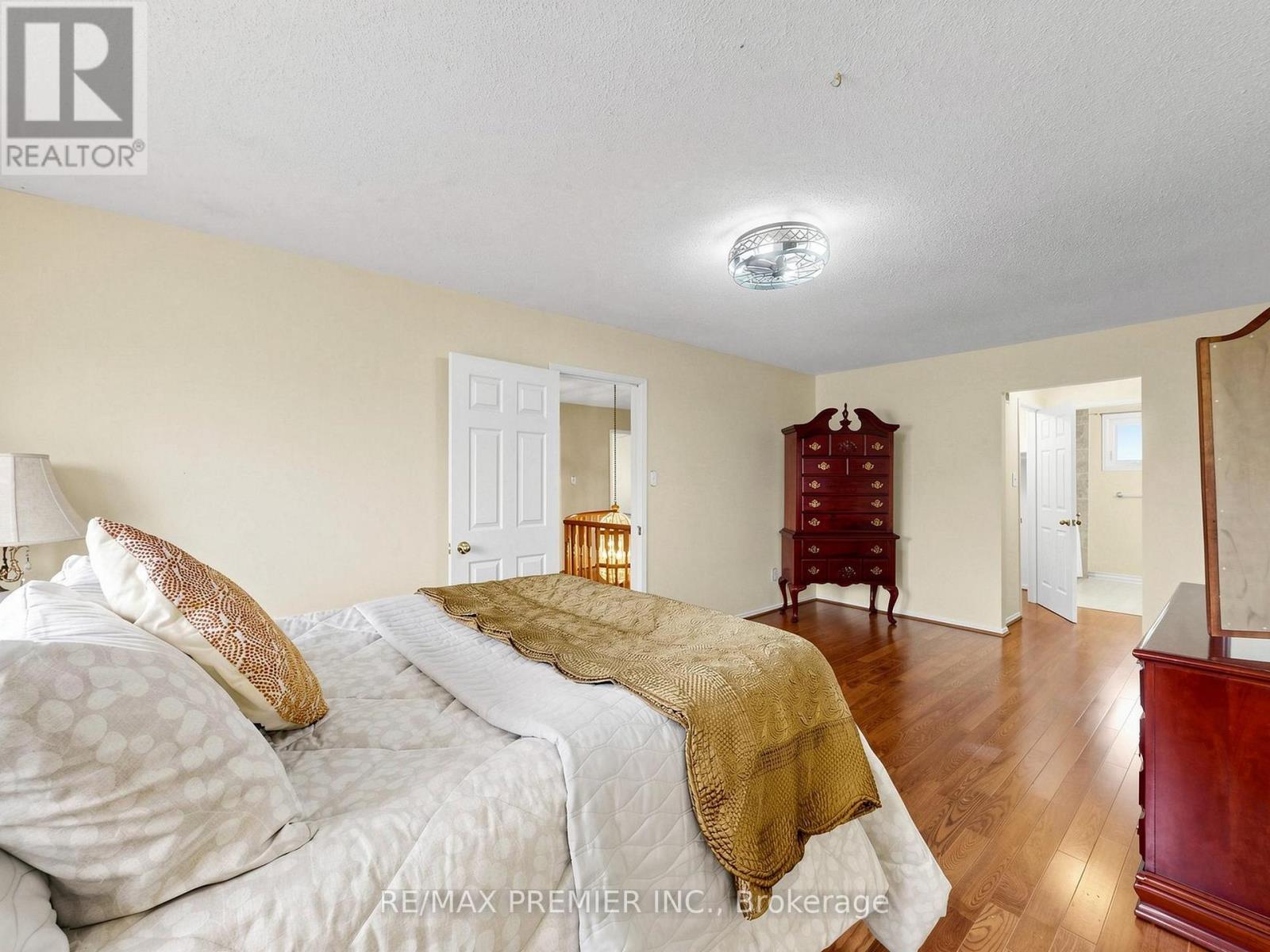 4579 Guildwood Way, Mississauga, Ontario  L5R 1Z2 - Photo 19 - W13062286