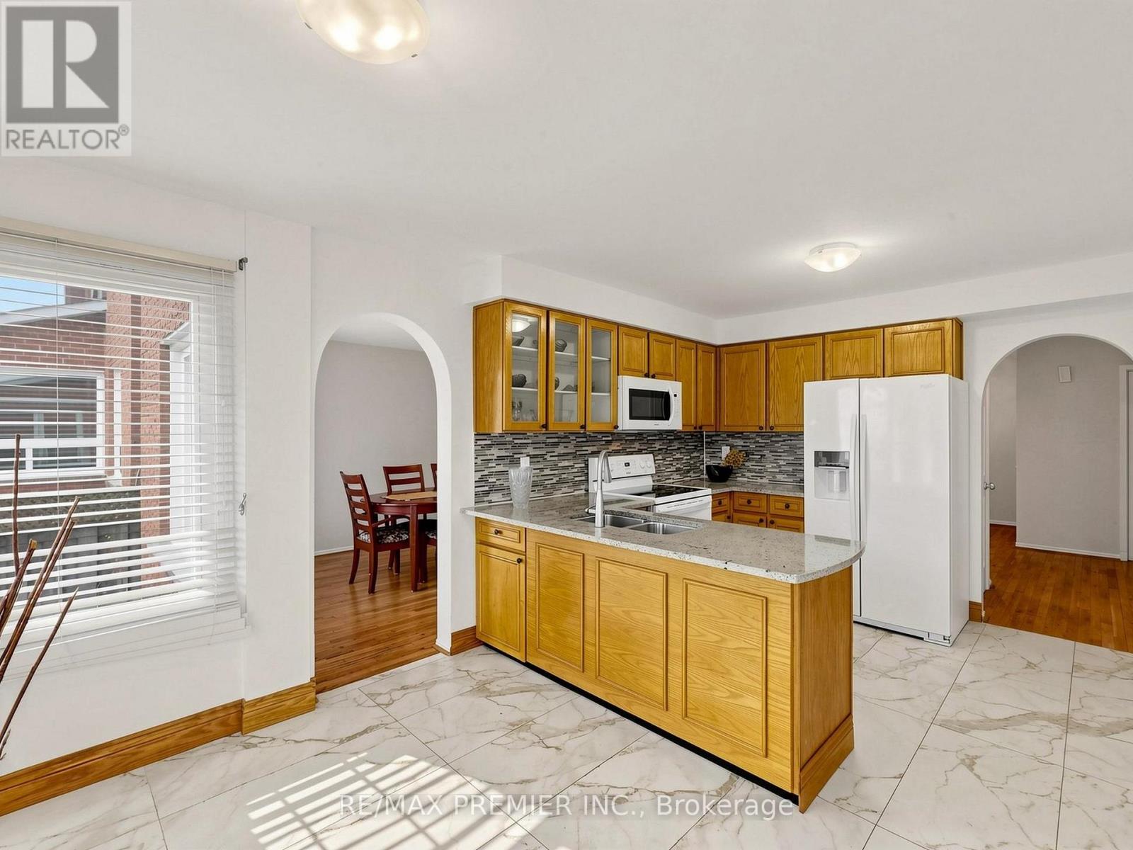 4579 Guildwood Way, Mississauga, Ontario  L5R 1Z2 - Photo 9 - W13062286