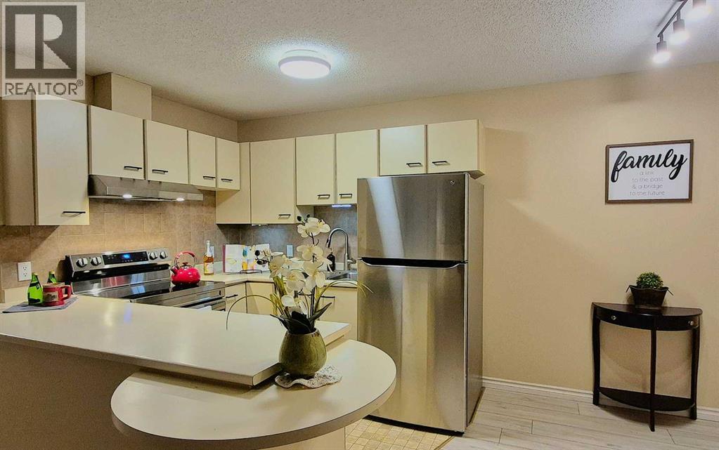 22, 2722 EDENWOLD Heights NW, Calgary, Alberta