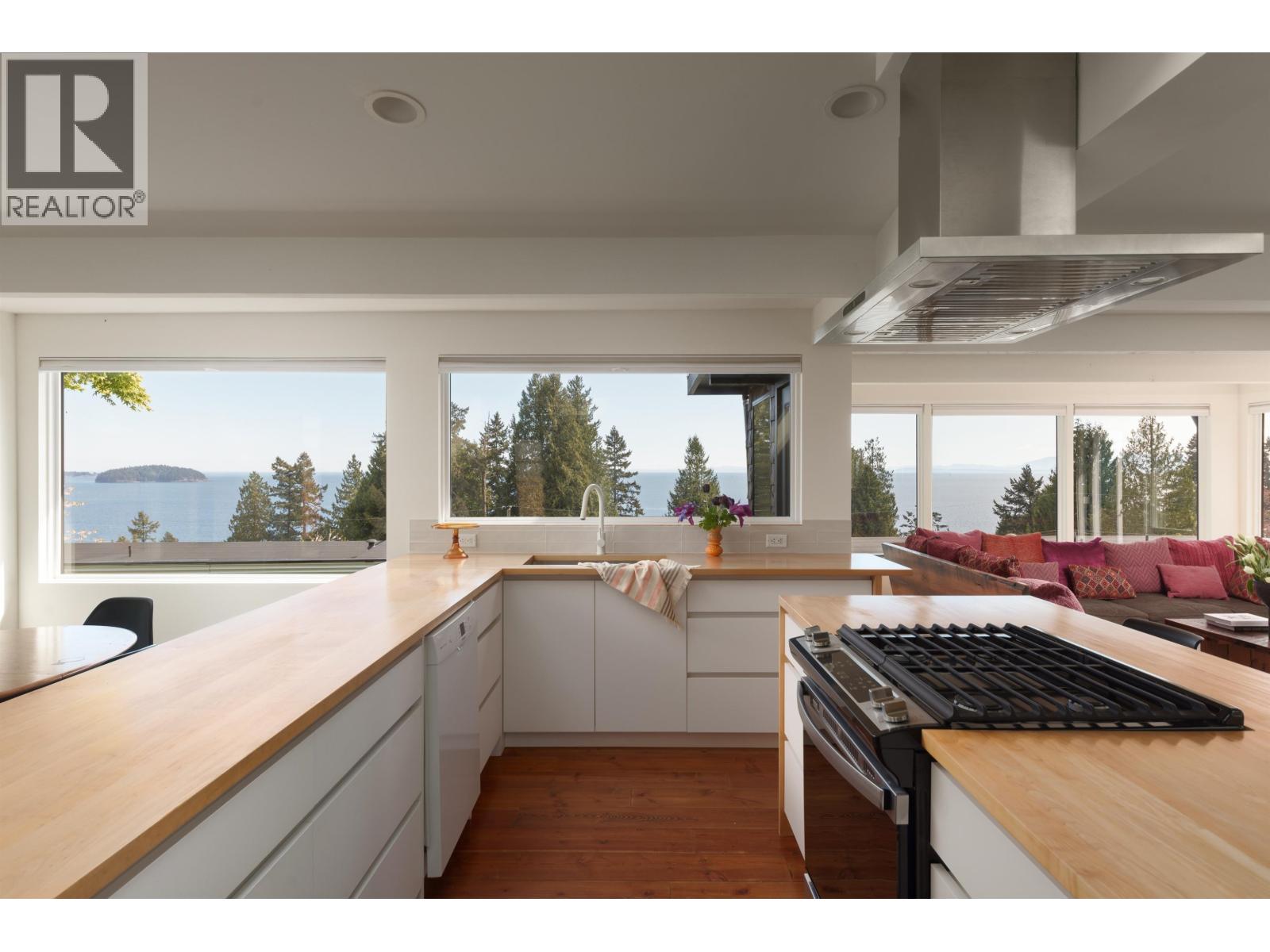 127 Mahan Road, Gibsons, British Columbia  V0N 1V3 - Photo 4 - R3117136