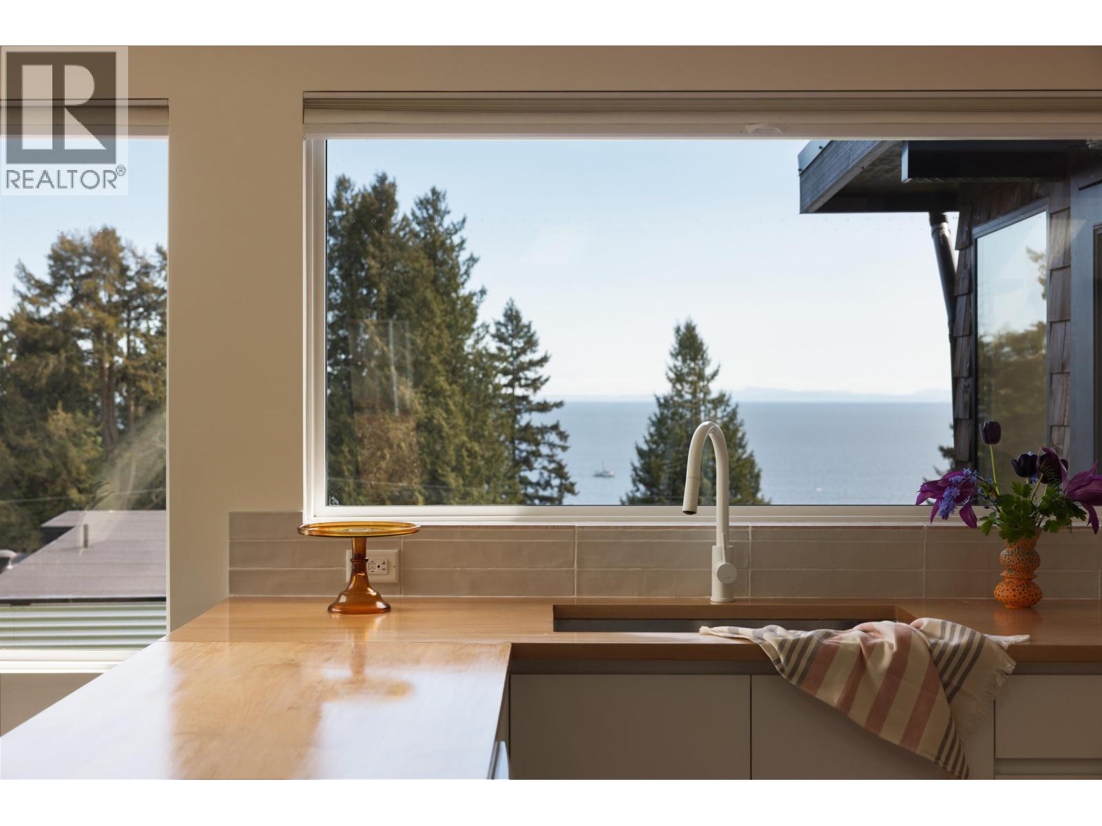 127 Mahan Road, Gibsons, British Columbia  V0N 1V3 - Photo 5 - R3117136