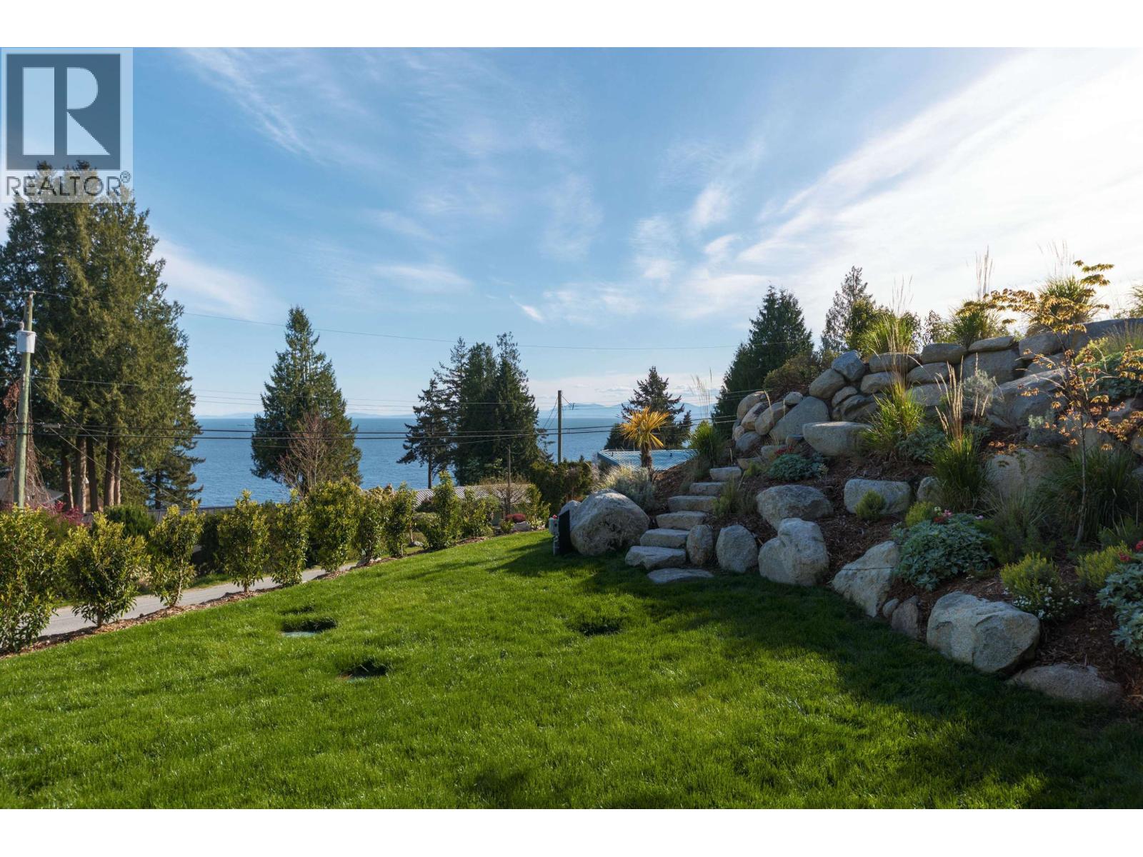 980 Gower Point Road, Gibsons, British Columbia  V0N 1V3 - Photo 11 - R3117142