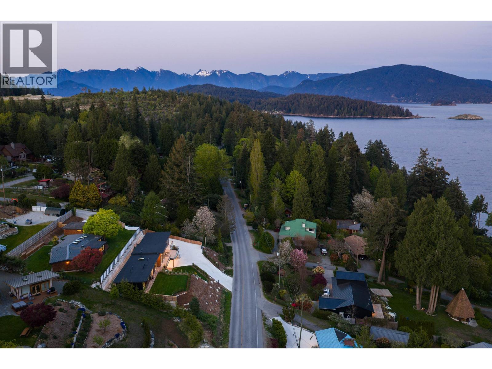980 Gower Point Road, Gibsons, British Columbia  V0N 1V3 - Photo 39 - R3117142