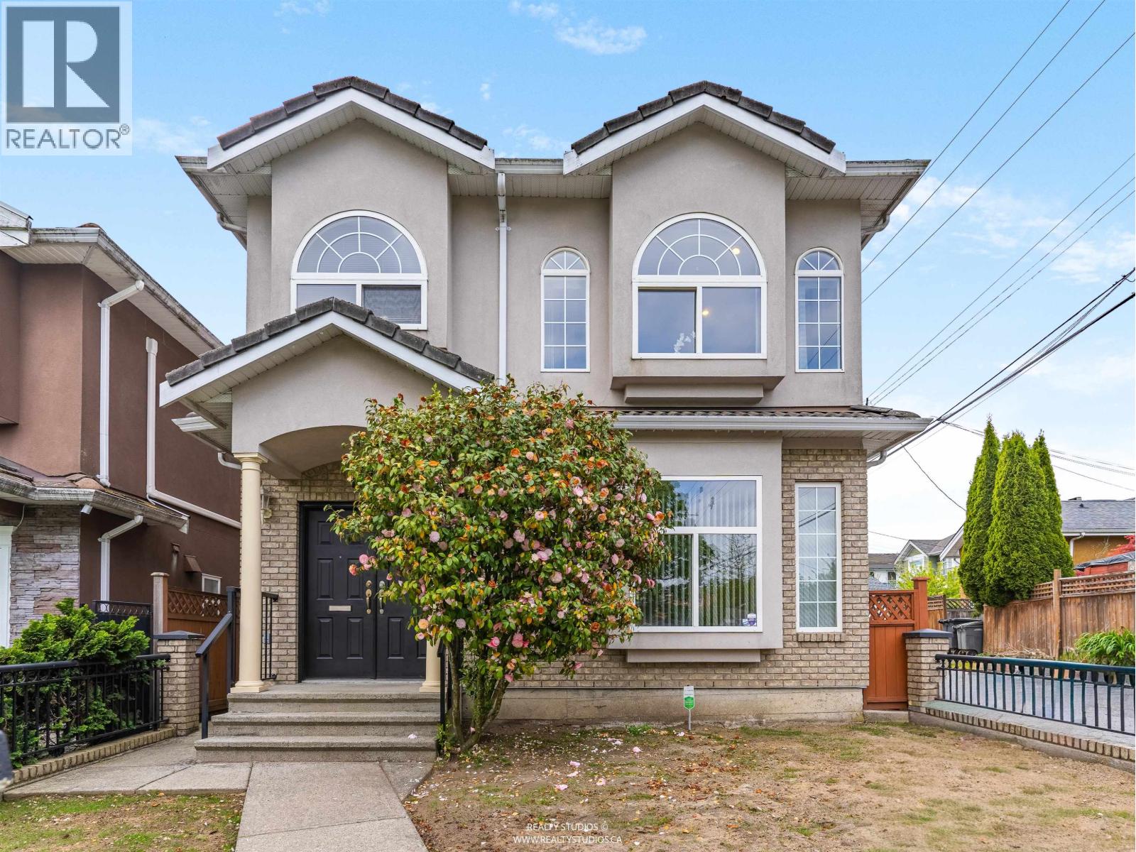 5323 Dumfries Street, Vancouver, British Columbia  V5P 3A3 - Photo 1 - R3118155