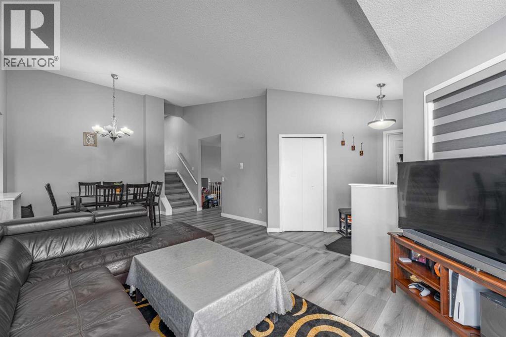14 Coral Sands Place NE, Calgary, Alberta  T3J 3J3 - Photo 5 - A2286867