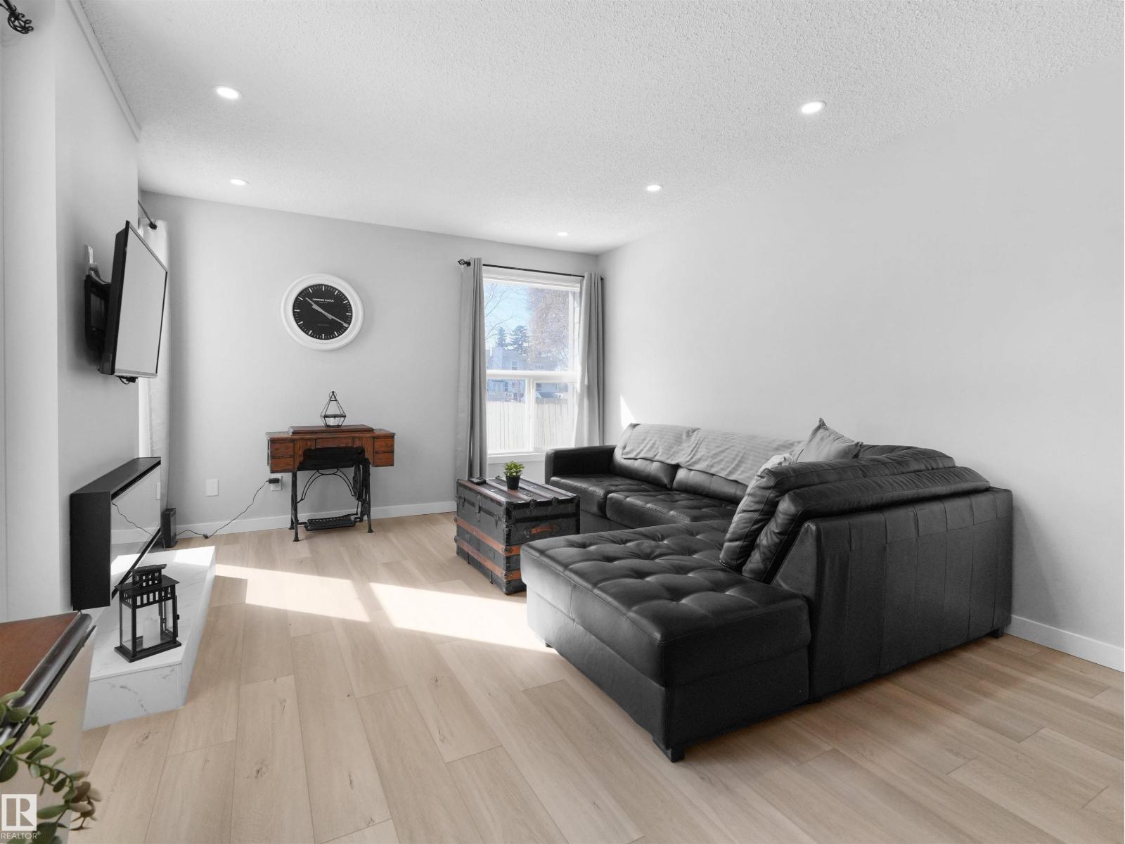 1164 Knottwood Rd E Nw, Edmonton, Alberta  T6K 2K5 - Photo 9 - E4485051