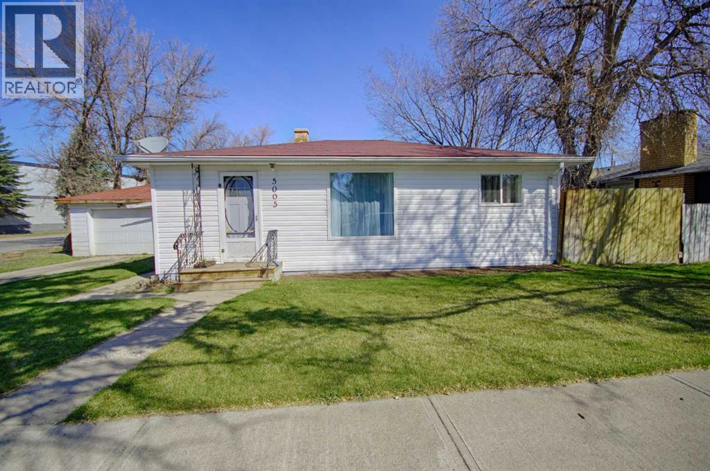 5005 44 Ave, Taber, Alberta  T1G 1A5 - Photo 2 - A2305799