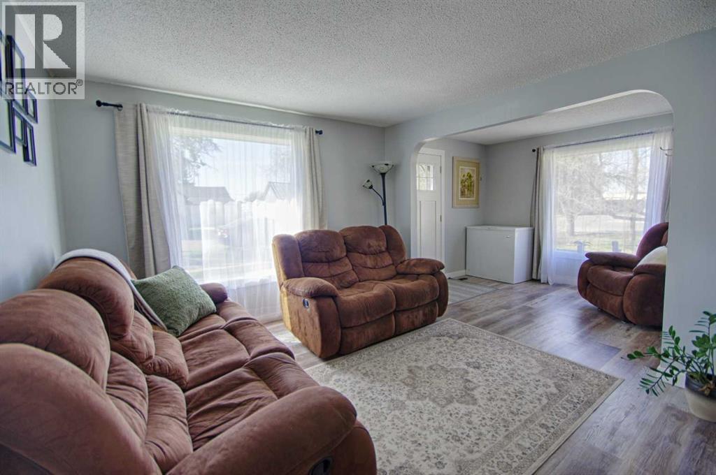 5005 44 Ave, Taber, Alberta  T1G 1A5 - Photo 5 - A2305799