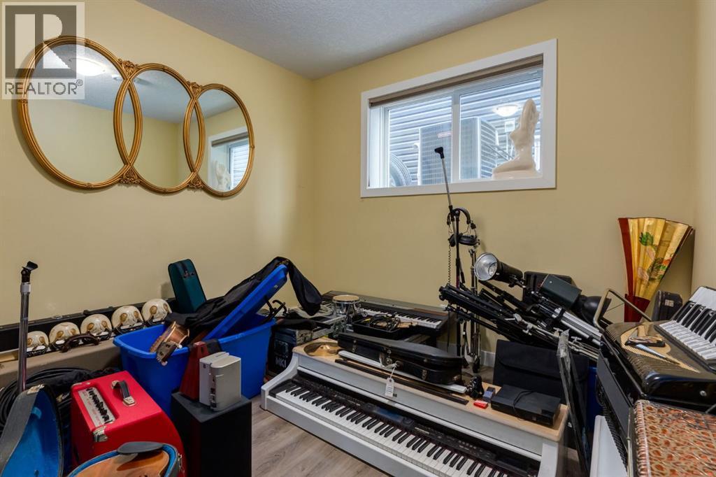 140 Emberside Glen, Cochrane, Alberta  T4C 2L7 - Photo 23 - A2306513